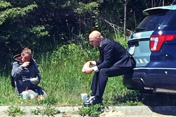 Trooper Bonin with girl; Photo: Jacob Morse
