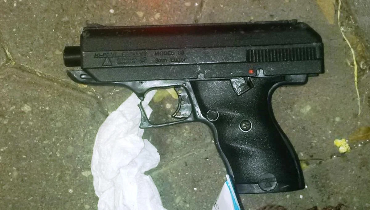 Gun recovered at scene; Photo: nydailynews.com