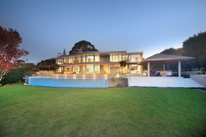 Sang Architects-FC-summer house and infinity pool.jpg