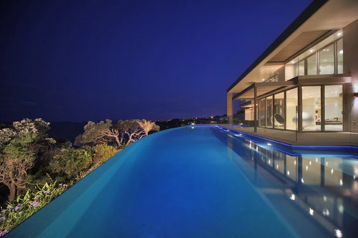Sang Architects-NSH-stunning infinity pool.jpg
