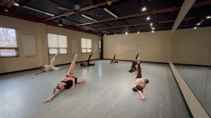 ❄️a little dance session before the #blizzard 

❄️ we Hope to see you at our next Promo Dance Pop up on March 22!

CHOREO: @kmo120 

#phillydance #phillydanceclass #projectmoshen #contemporaryjazz