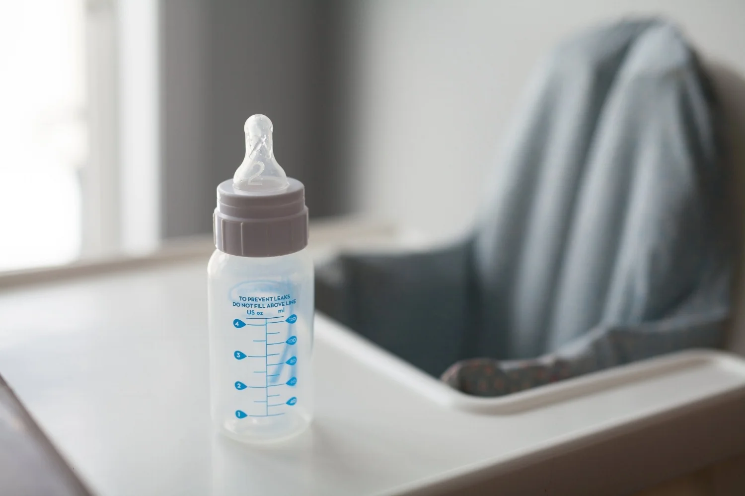bottle-container-high-chair-374756.jpg