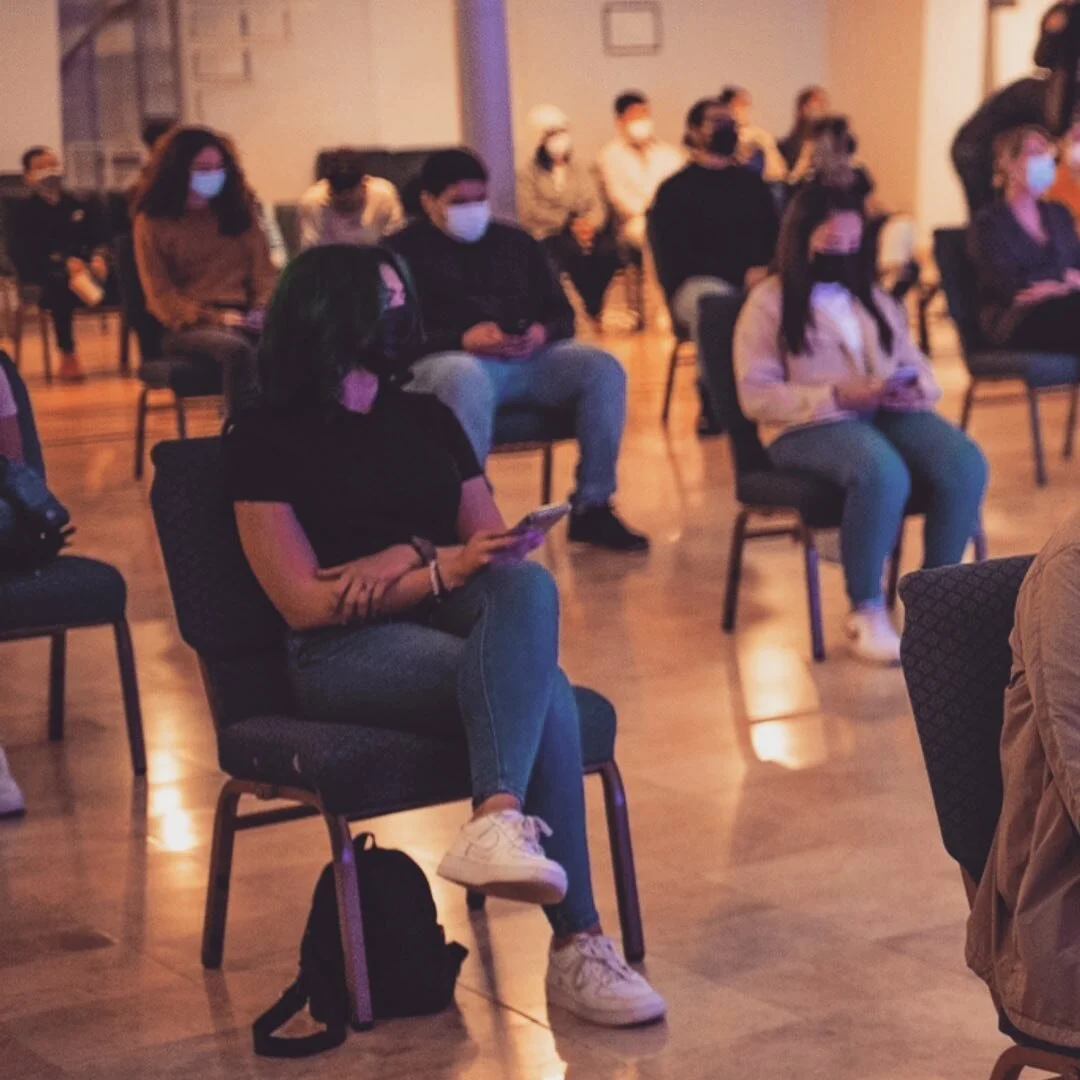 RED Presencial 🔥 Ma&ntilde;ana tenemos una cita a las 7 pm 🗣 Los buenos amigos invitan a su corillo a RED #justsayin #ministeriored