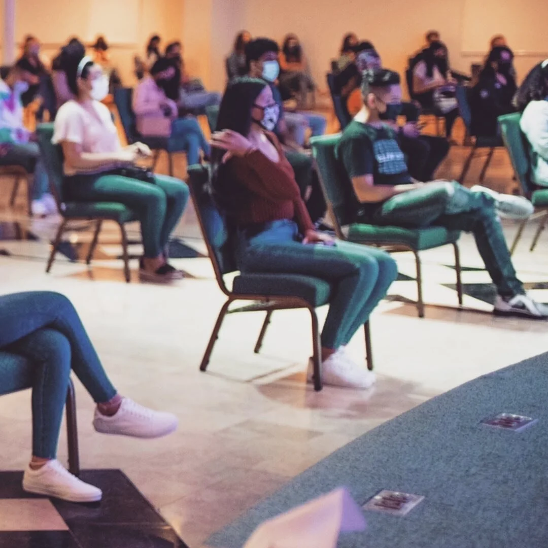 RED Presencial 🔥 Ma&ntilde;ana tenemos una cita a las 7 pm 🗣 Los buenos amigos invitan a su corillo a RED #justsayin #ministeriored