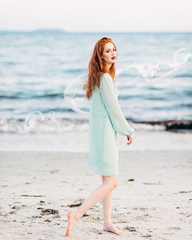 Savouring the last of summer with @sarah_peddle ☀️
MUA: @ellemunsterbeauty 
Amazing giant bubbles courtesy of @nauticalnuptialssouthshore!
.
.
.
#halifax #vscogood_ #chasinglight #vscovisuals #halifaxphotographer #vscoportrait #bleachmyfilm #discover