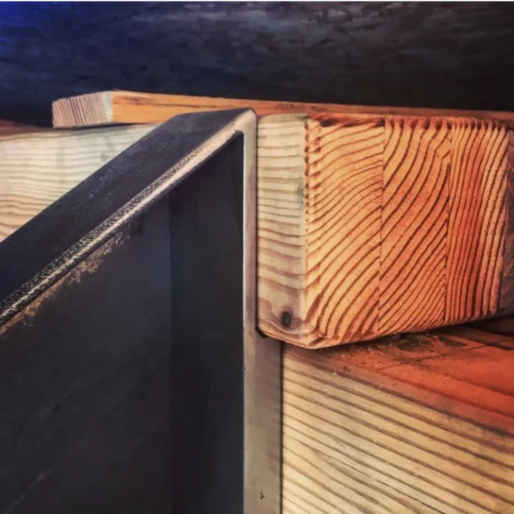 Staircase stringer landing connection detail