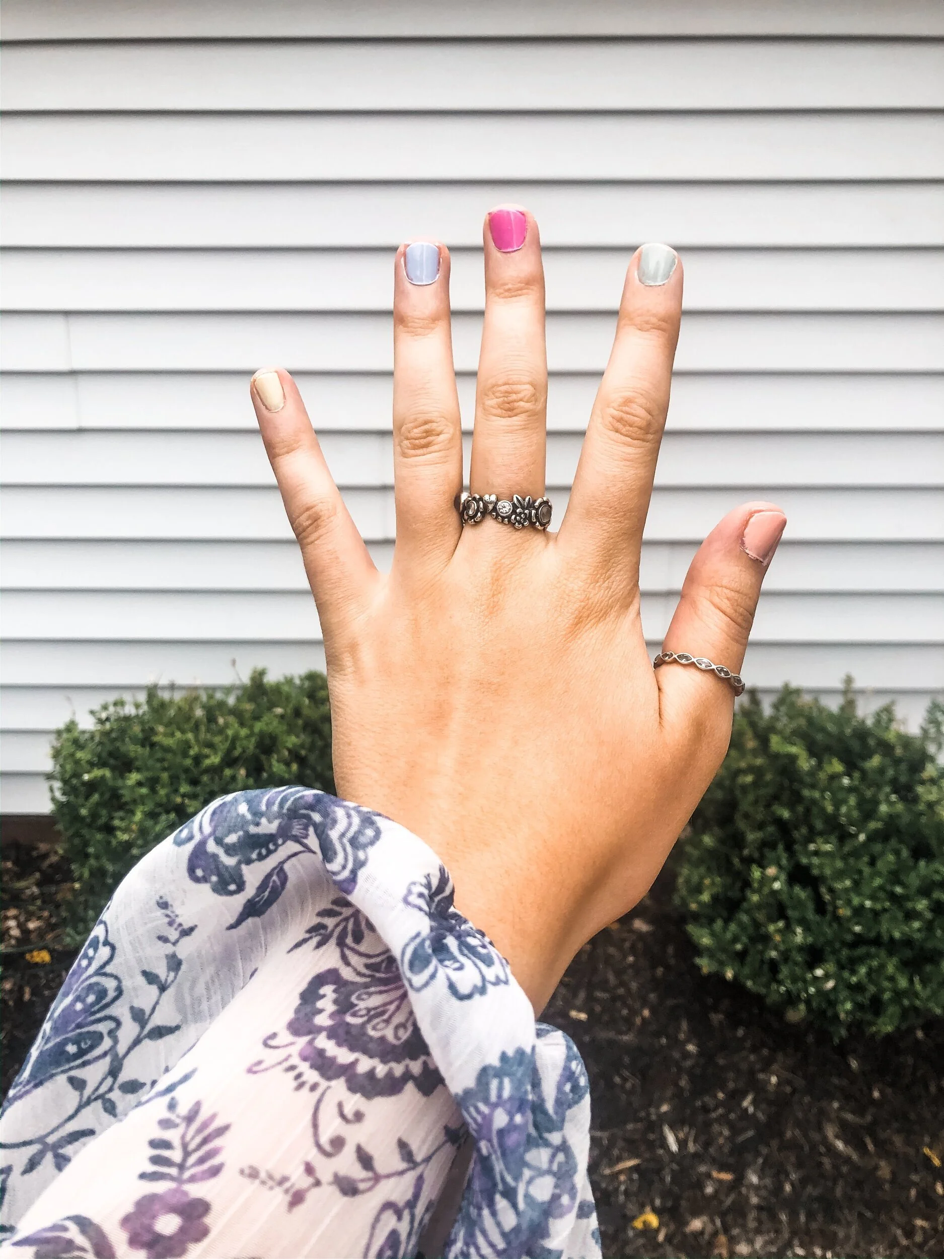Trendy Pastel Manicure (Olive + June Superbloom Kit)  
