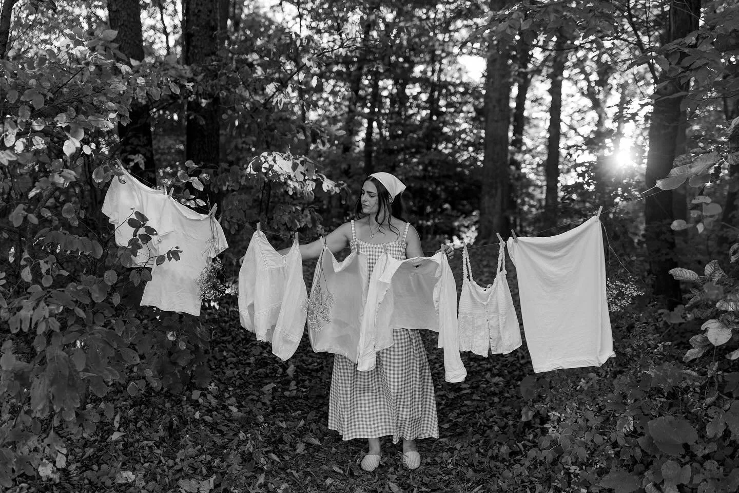 No, this isn&rsquo;t a laundry service ad 

HOWEVER, I do offer fashion styling services! DM me or click the link in my bio to learn more 🤍 

📸: @katiemae_creative