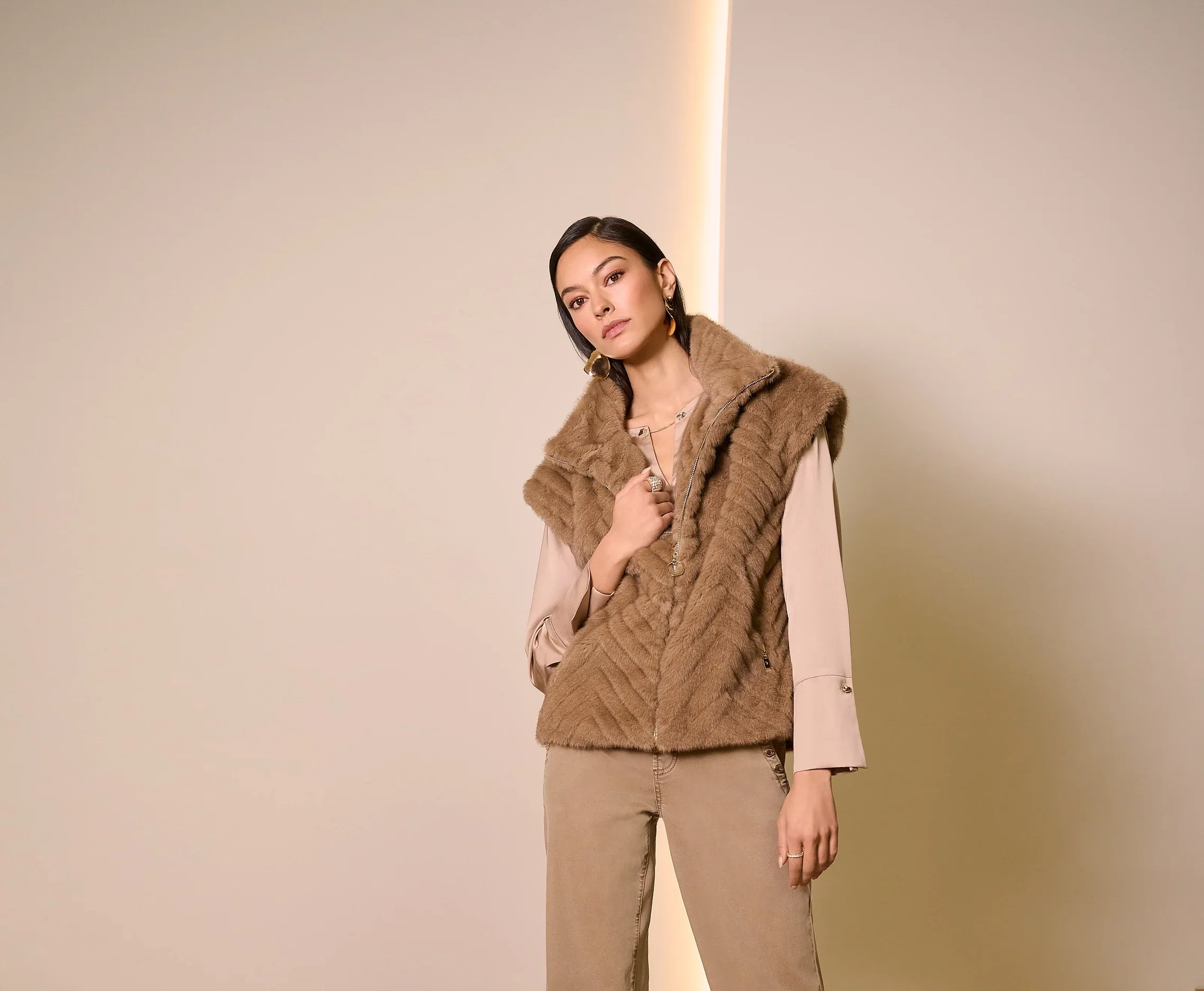 254906-JR fur vest.webp