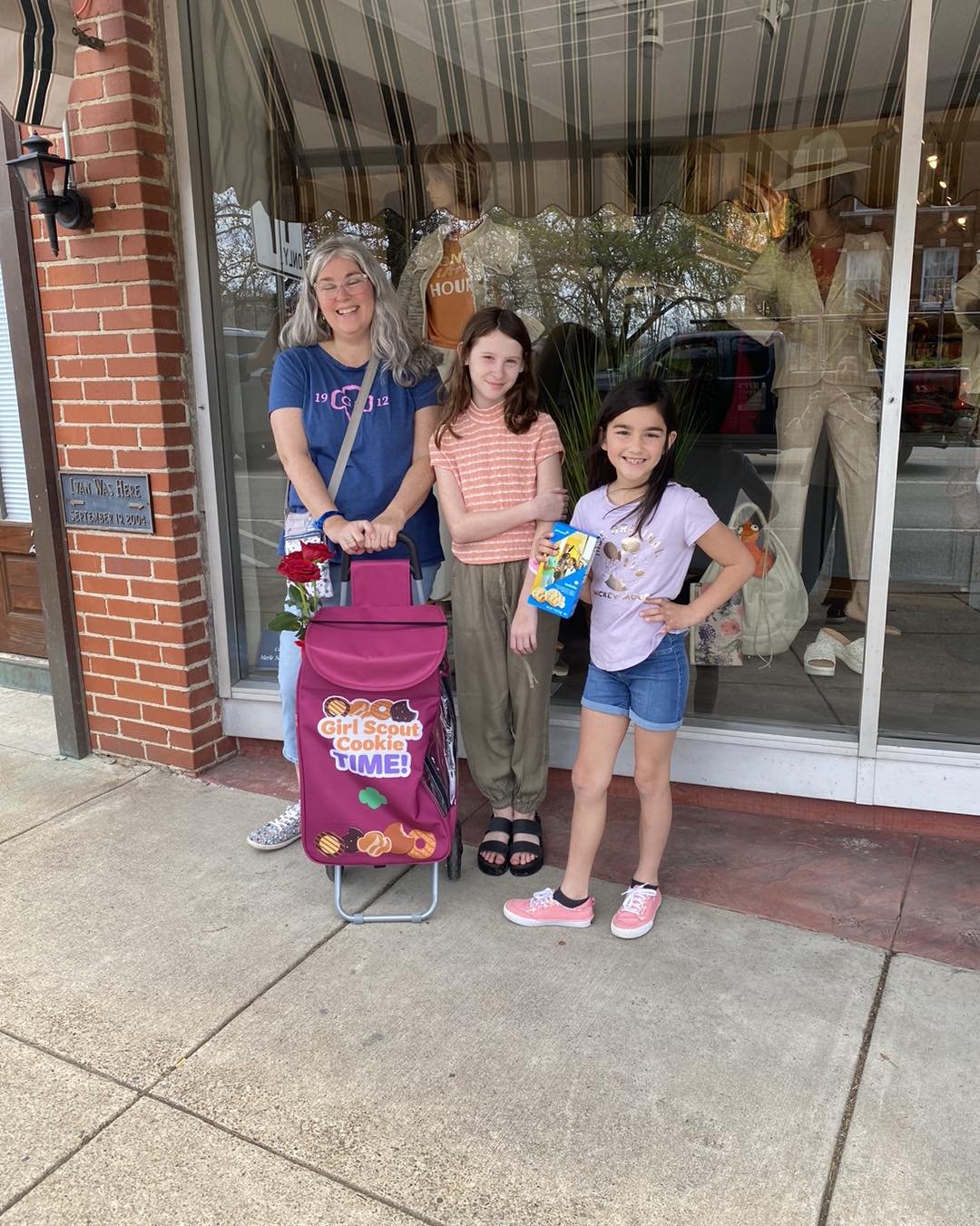 We had some sweet visitors on Front today! Spreading post flood kindness with cookies. 🥰🍪🥰