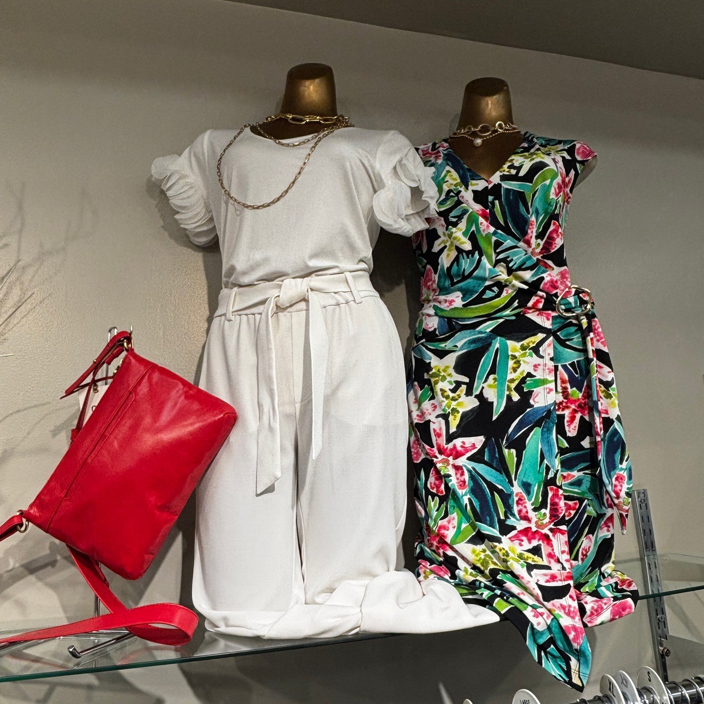 It&rsquo;s all in the details. A tie waist adds that just-right shape to any dress or jumpsuit.

#terianns #thinkfashion #livelovemov #ohiotheheartofitall #visitmariettaohio #mymarietta