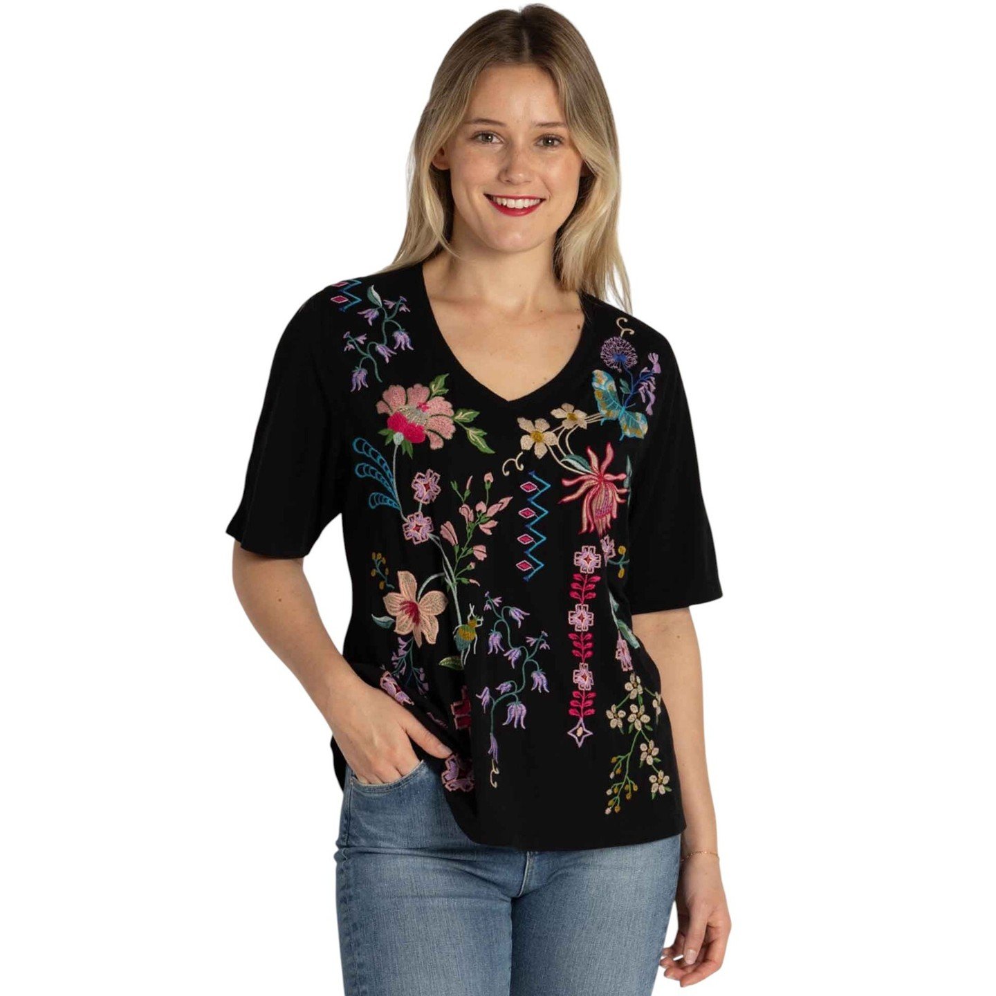 Embroidery is making a major comeback, adding handcrafted beauty and a touch of artistry to everyday dressing. ✨

#terianns #thinkfashion #livelovemov #ohiotheheartofitall #visitmariettaohio #mymarietta