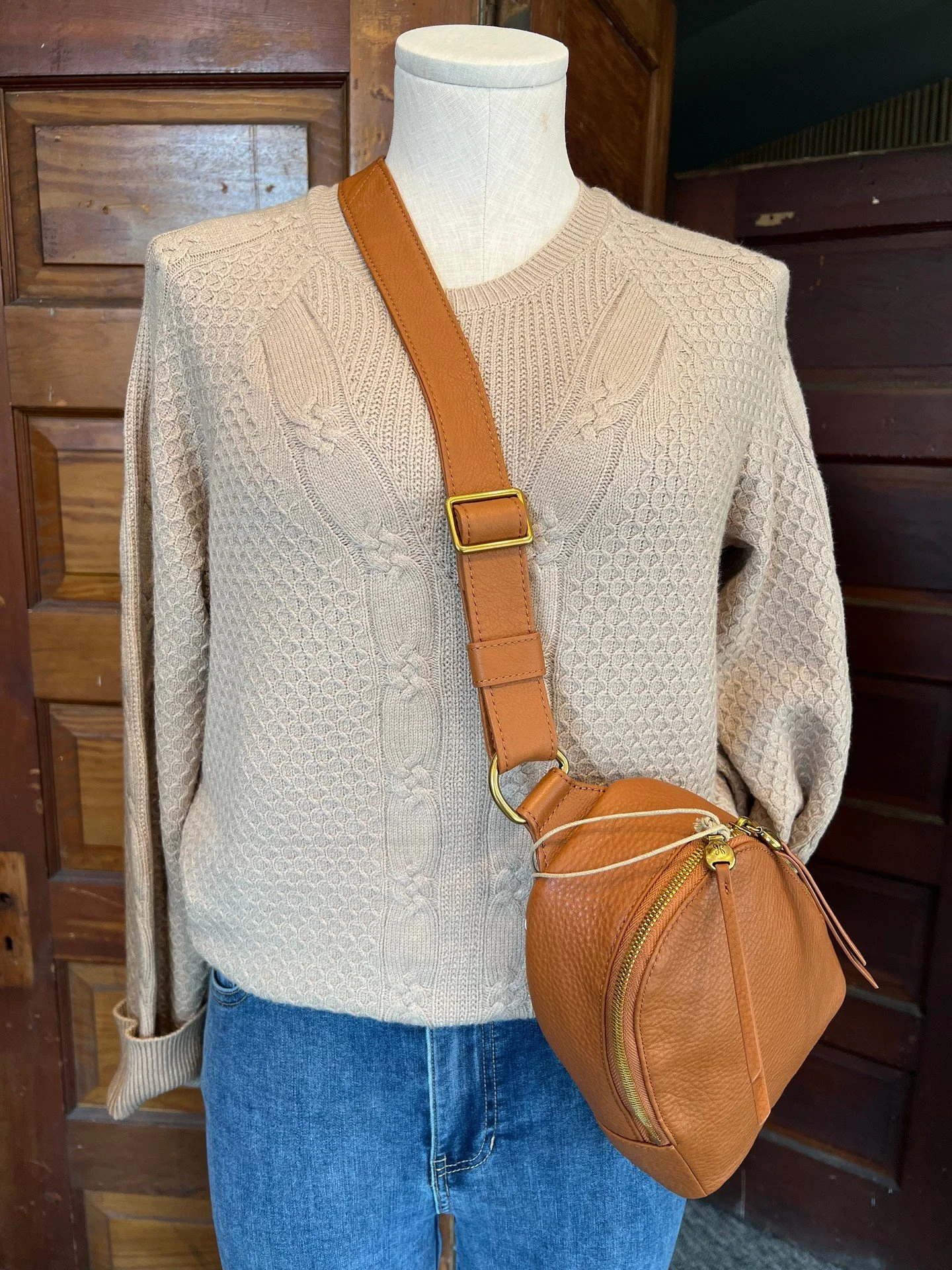 Join us tonight from 6-8 pm for the FINAL Summer Style Spa of the season ☀️
Enjoy a mini-vacation while taking 20% off a single sweater and 75% off Summer Merchandise!

#terianns #thinkfashion #livelovemov #ohiotheheartofitall #visitmariettaohio #mym