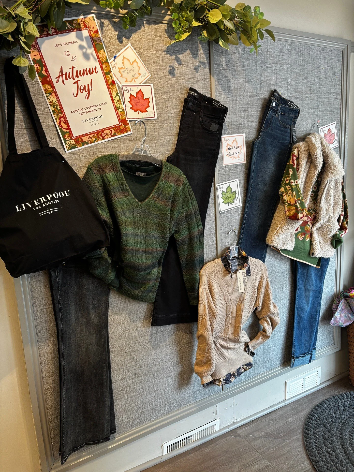 It'a sweater weather and cozy layers season at Teri Ann&rsquo;s! Stop in this week to find your favorite fall looks. 🍂✨

#terianns #thinkfashion #livelovemov #ohiotheheartofitall #visitmariettaohio #mymarietta