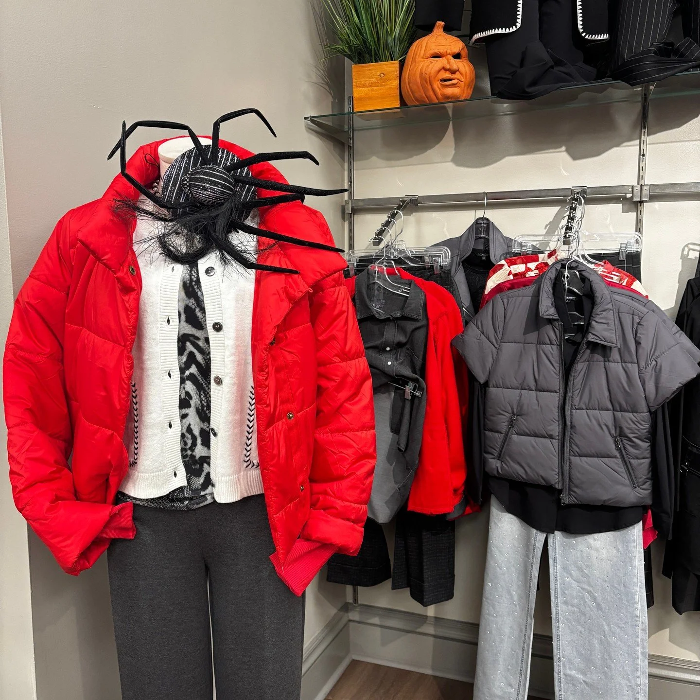 🍂 Early fall calls for fresh layers! Stroll downtown today during @mariettamainstreet's Fall Shop Hop from 11 AM&ndash;4 PM, and take 20% off all coats &amp; jackets at Teri Ann's 🧥✨