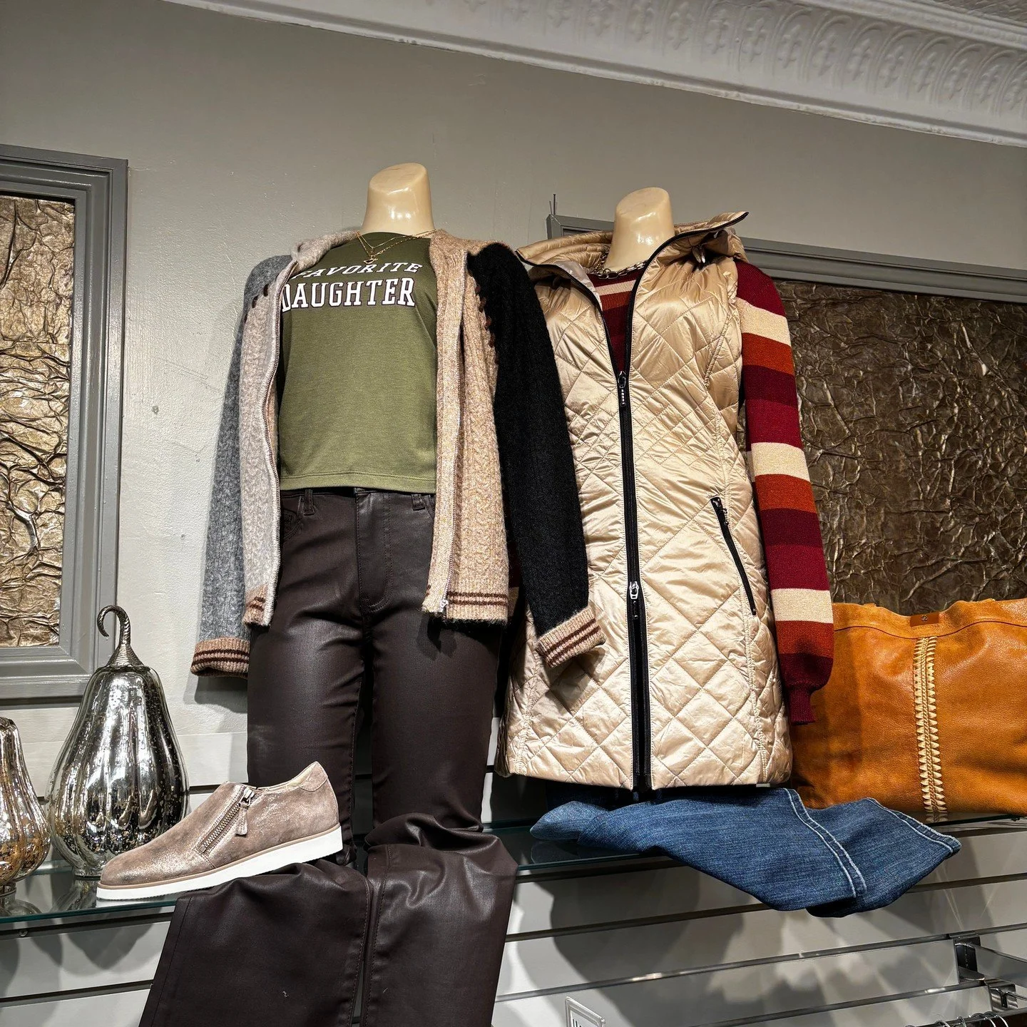 Fall&rsquo;s best accessory? A cute vest, of course!
Perfect for that layered look we all love this time of year. 🤎