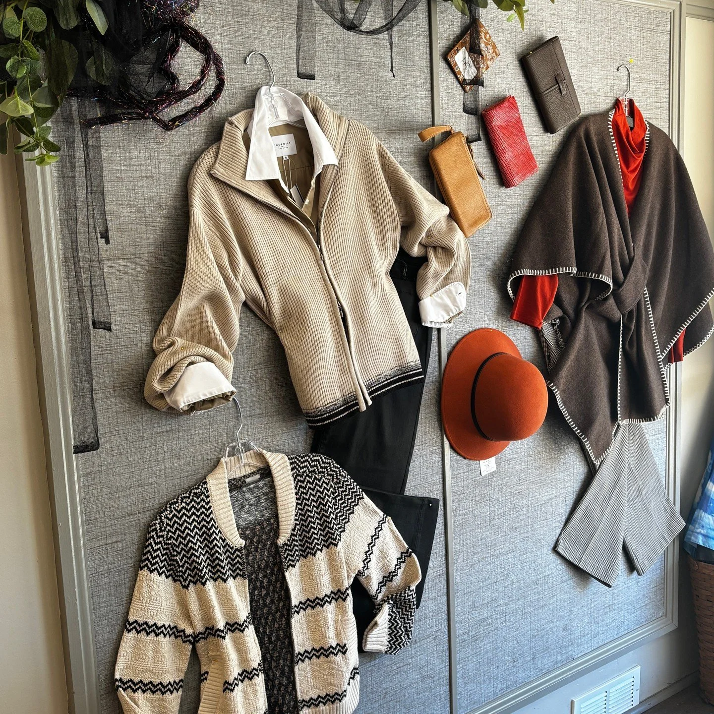 Cool air and cozy layers 🍁Stop in to shop your favorites!

#terianns #thinkfashion #livelovemov #ohiotheheartofitall #visitmariettaohio #mymarietta