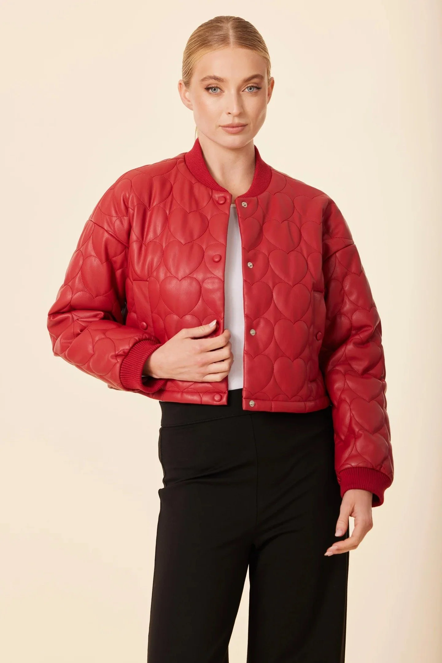 Effortlessly chic, endlessly versatile &mdash; leather is the season&rsquo;s must-have.
Pair it with soft knits or dress it up for festive gatherings. 🧡

#terianns #thinkfashion #livelovemov #ohiotheheartofitall #visitmariettaohio #mymarietta