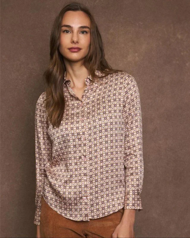 A pop of pattern is all you need to elevate your look.

#terianns #thinkfashion #livelovemov #ohiotheheartofitall #visitmariettaohio #mymarietta