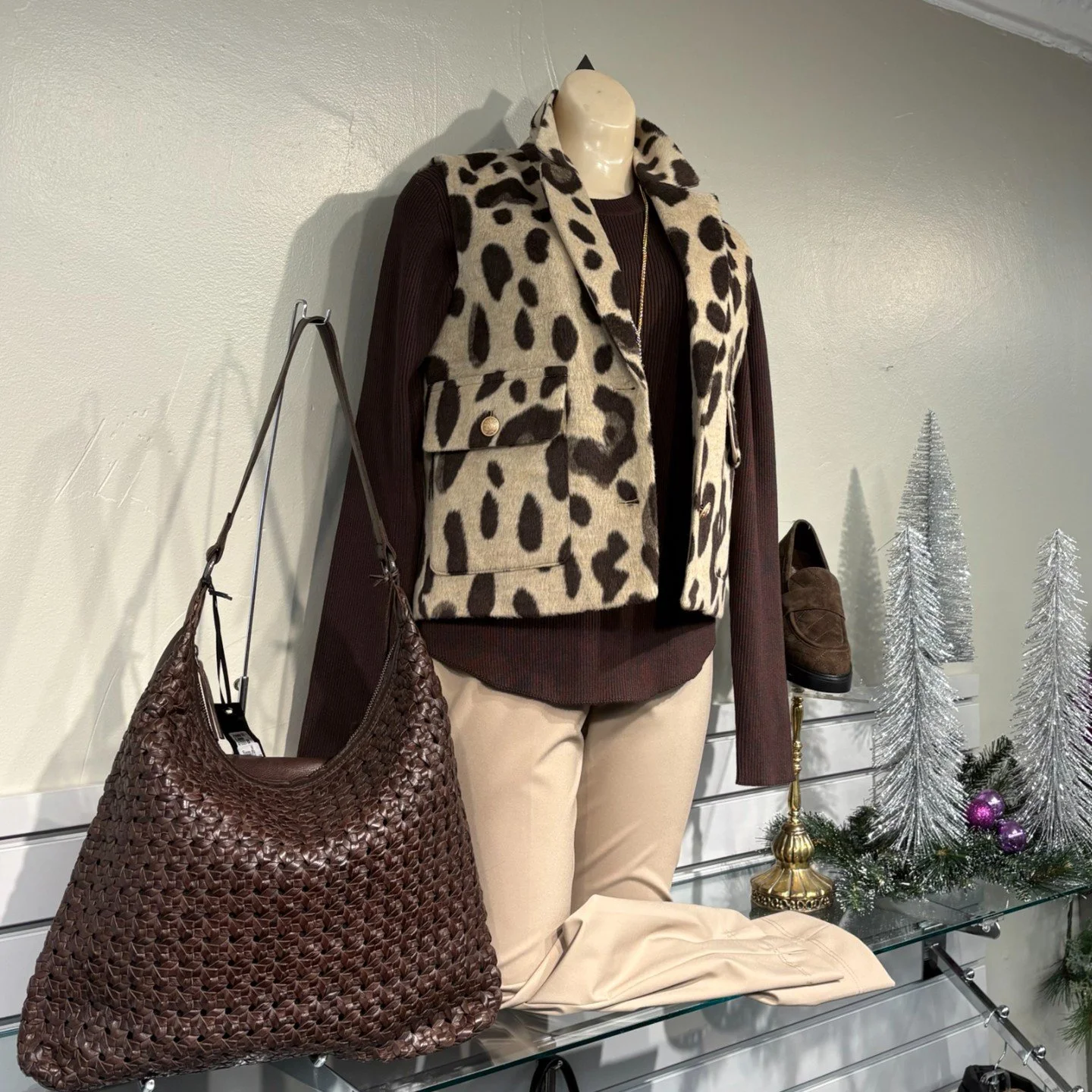 Prints that pop and neutrals that never miss. 🖤🤍🤎

#terianns #thinkfashion #livelovemov #ohiotheheartofitall #visitmariettaohio #mymarietta