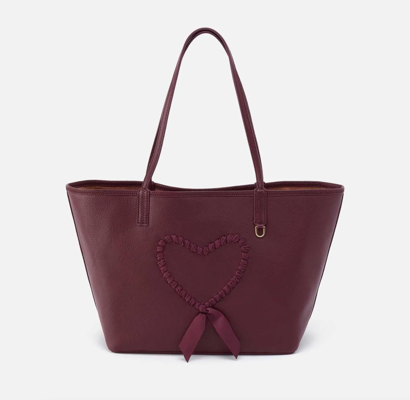 Wearing our heart on our&hellip; purse 💗

#terianns #thinkfashion #livelovemov #ohiotheheartofitall #visitmariettaohio #mymarietta