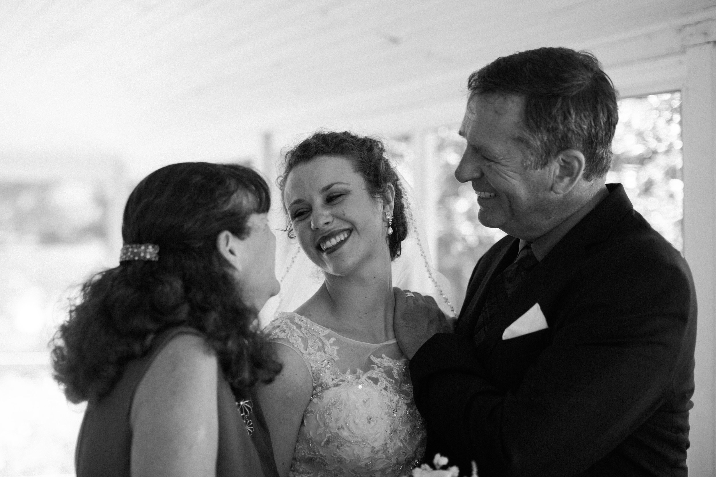 Molly+Josh-seeingDad-29.jpg
