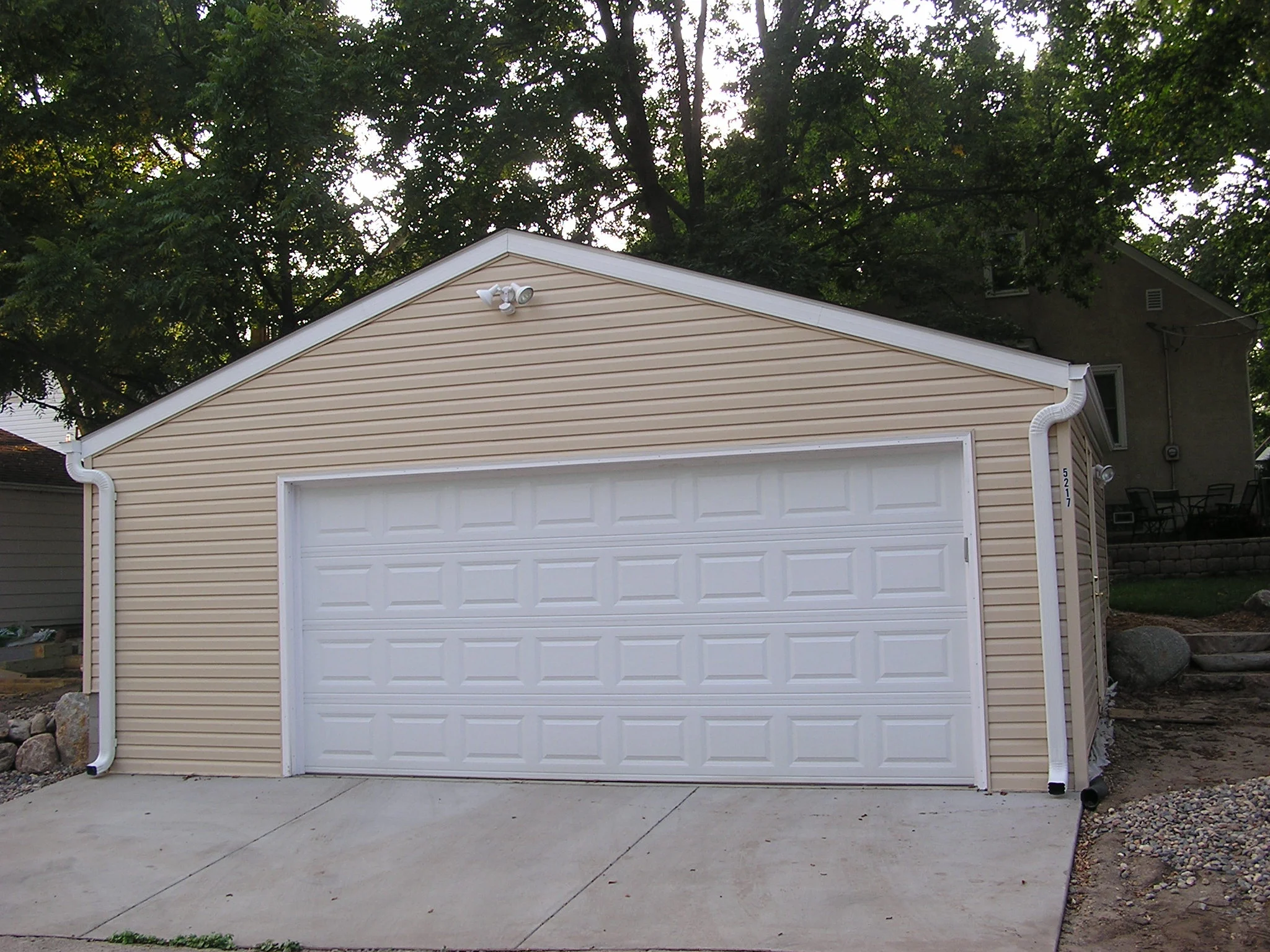 Gable 2 Car Garage