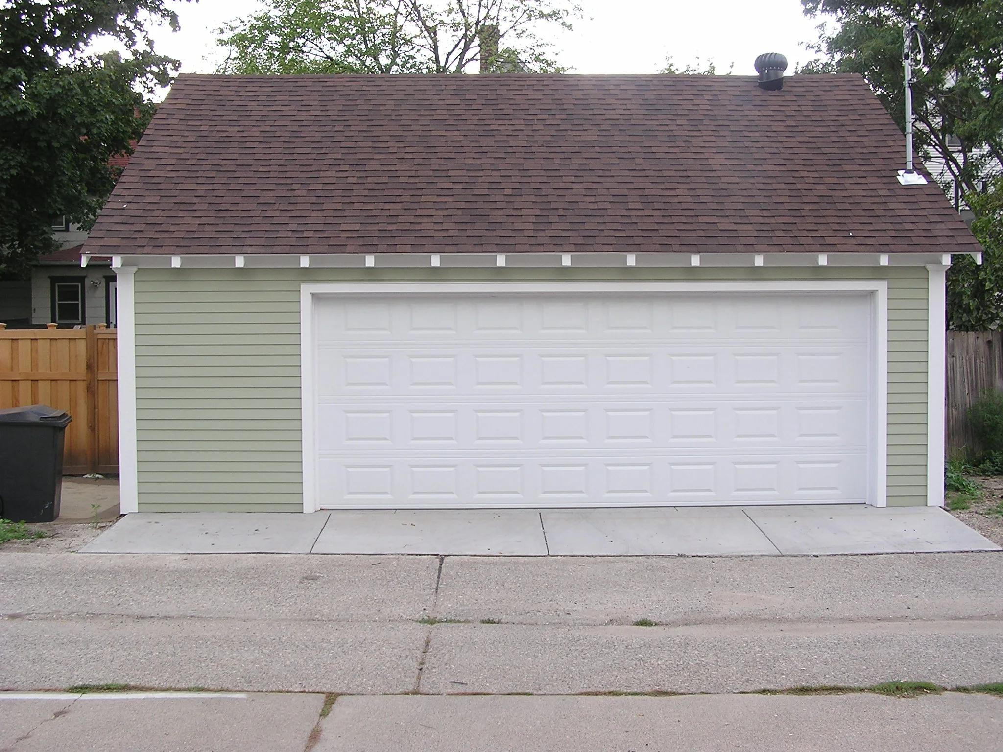 2-car garage with eves details