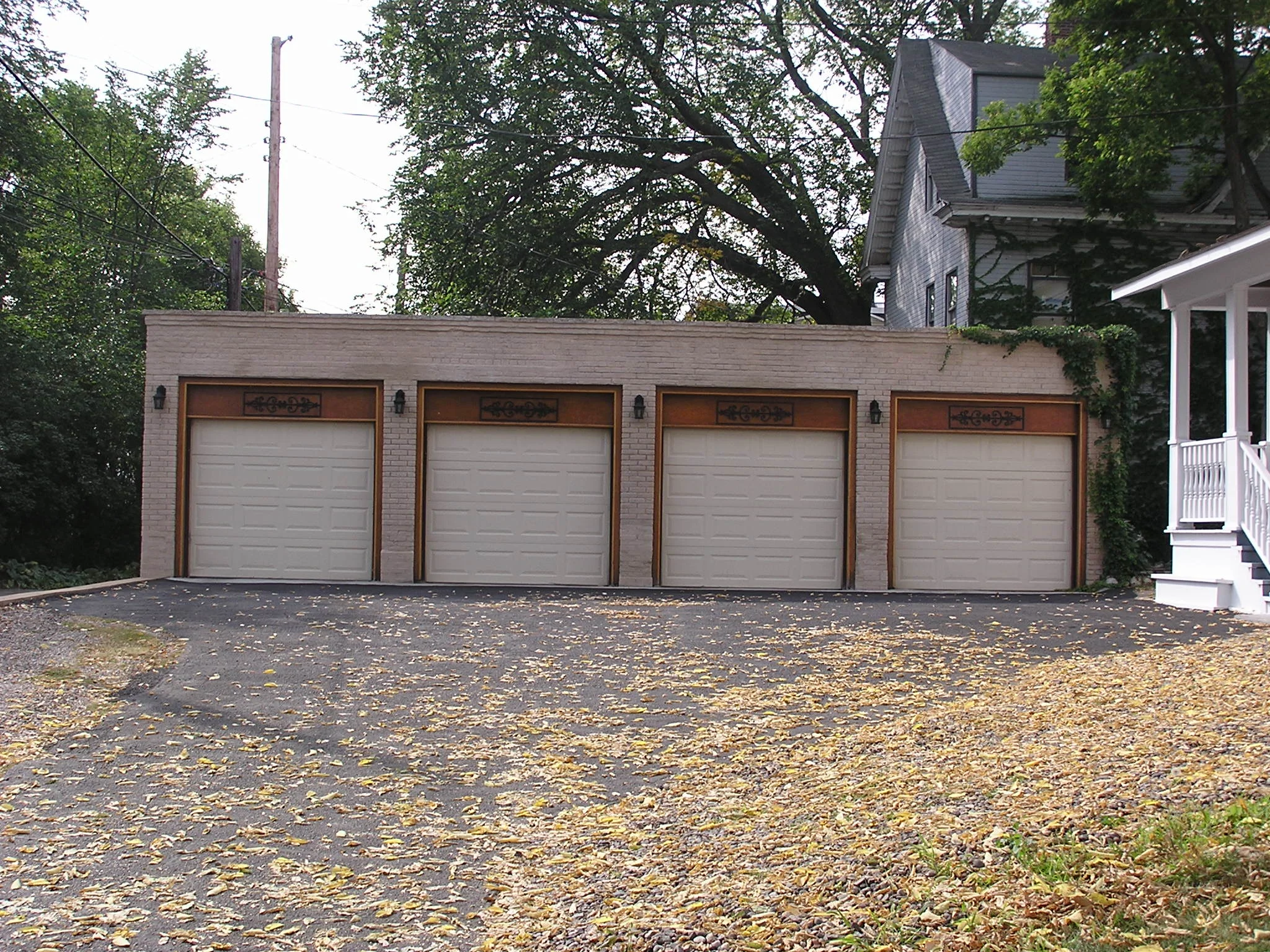 4-car garage