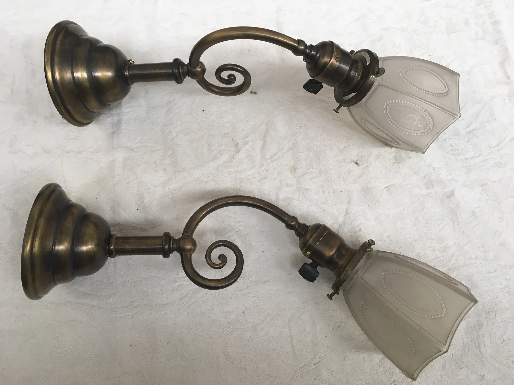 Victorian elec sconce pair.JPG