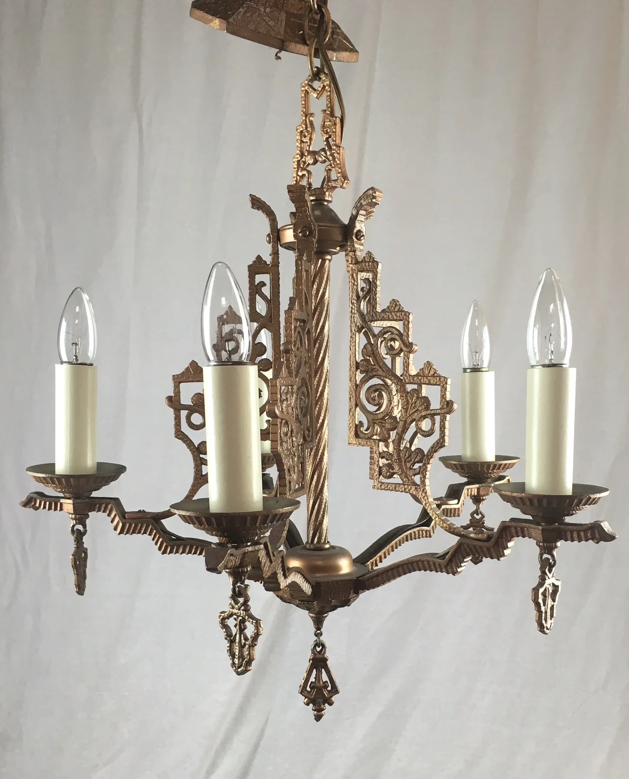 Deco chandel;ier 4.jpg