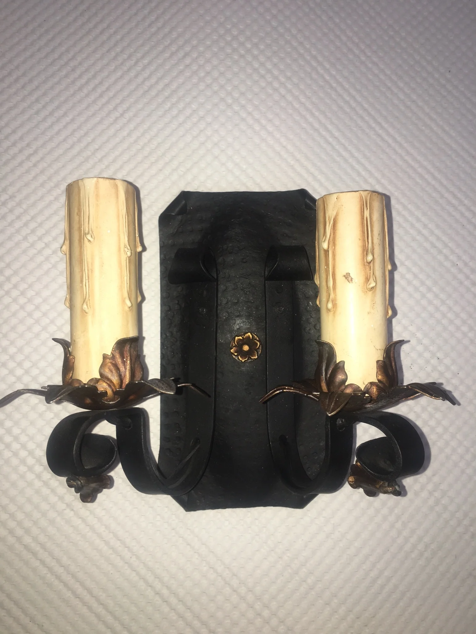 Iron sconce 1.jpg