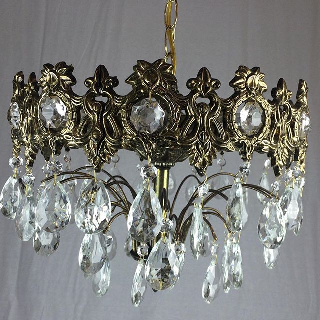 Retro 1970 chandelier  #midcenturylights #vintagelight #vintage #oldlightfixture #midcenturychandelier #crystalchandelier