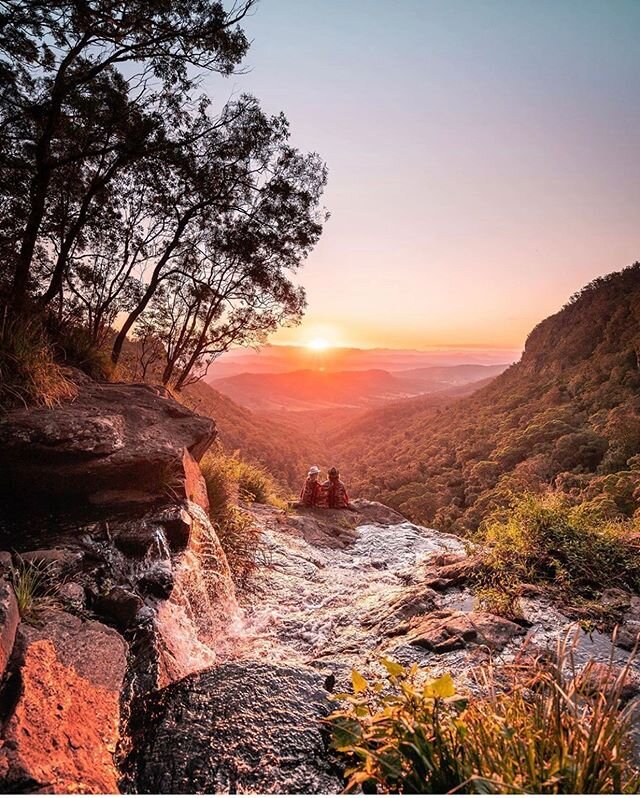 With national parks reopening this weekend, who&rsquo;s eager to go on a hike to catch a sunset like this? 😍🌄🌿#ilovegoldcoast 📸 @maxandemtravels