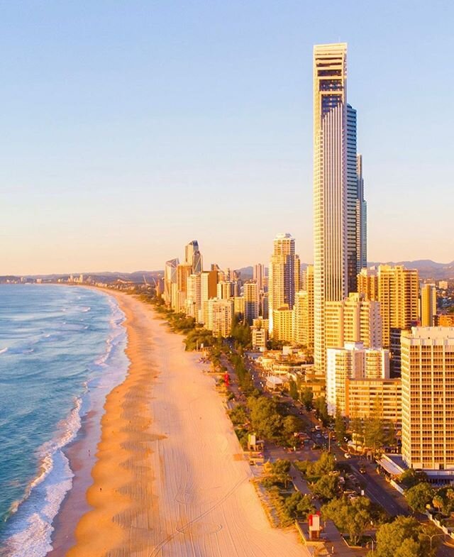 Autumn mornings on the Gold Coast ✨ Some might say it&rsquo;s a little crisp 🤣 but you can always count on the sunshine ☀️ #ilovegoldcoast 📸 @katiejonesimages