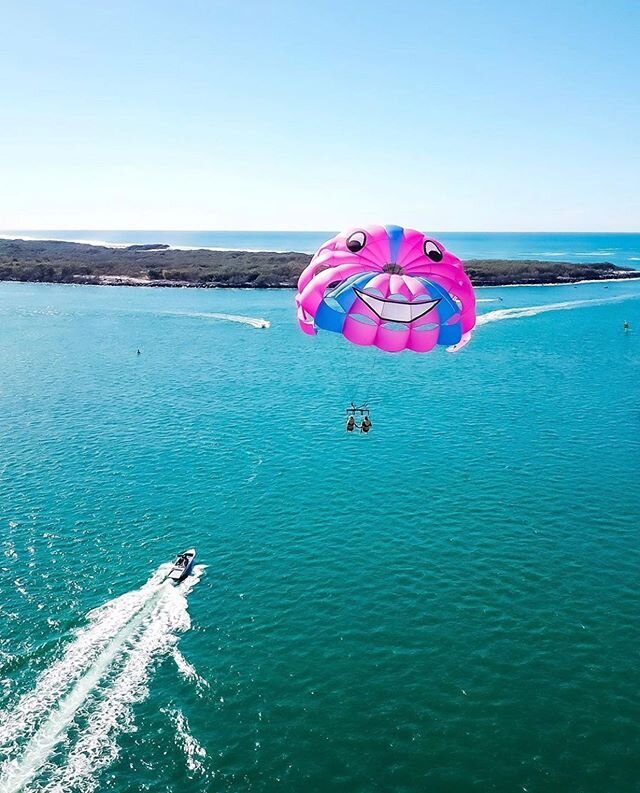 Good morning Gold Coast ✨ A gorgeous day ahead of us, with not a cloud in sight.. Who&rsquo;s taking the day off work to soak in the rays? 😜☀️💦 #ilovegoldcoast 📸 @mel.k.campbell