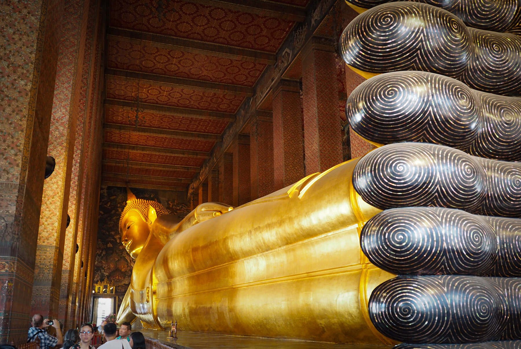 Wat Pho-reclining Buddha and toes