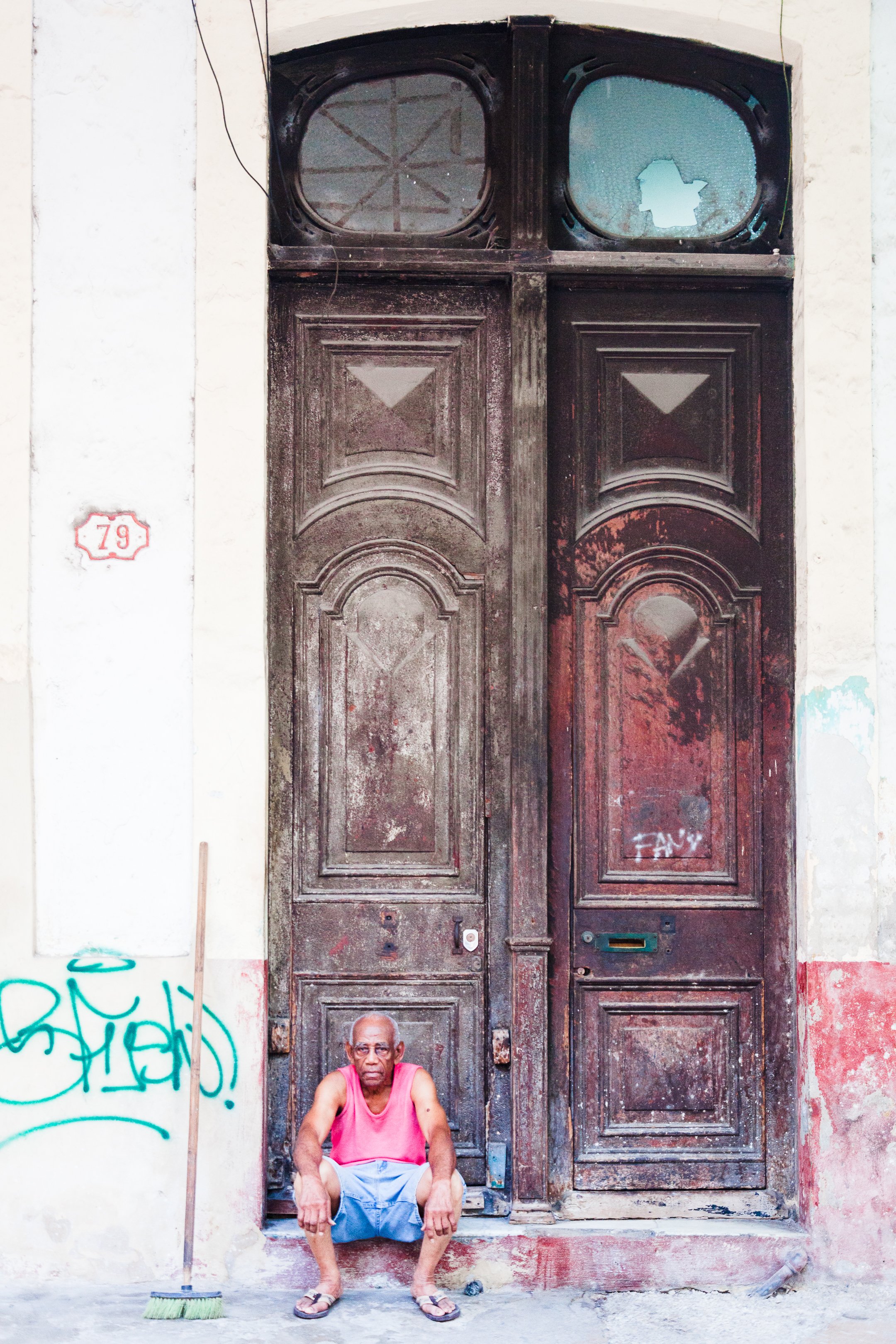  Door man wish, Havana, Cuba, 2019 © Laura Elo 