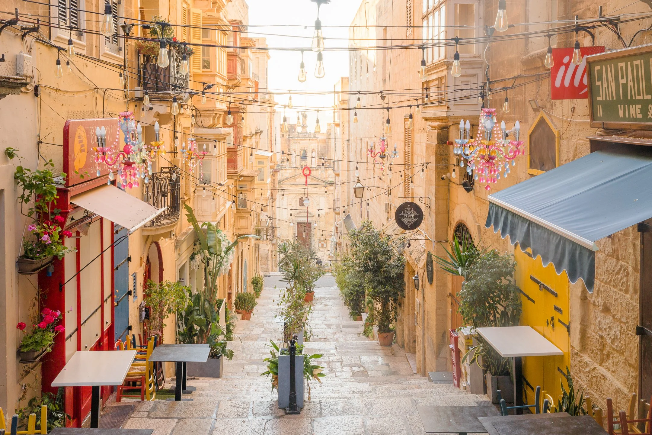 Elämän sietämätön keveys / The Unbearable Lightness of Being , Valletta, Malta 2023