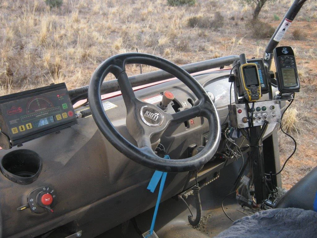 The latest GPS steering guidance and spraying technology are used with this unit.