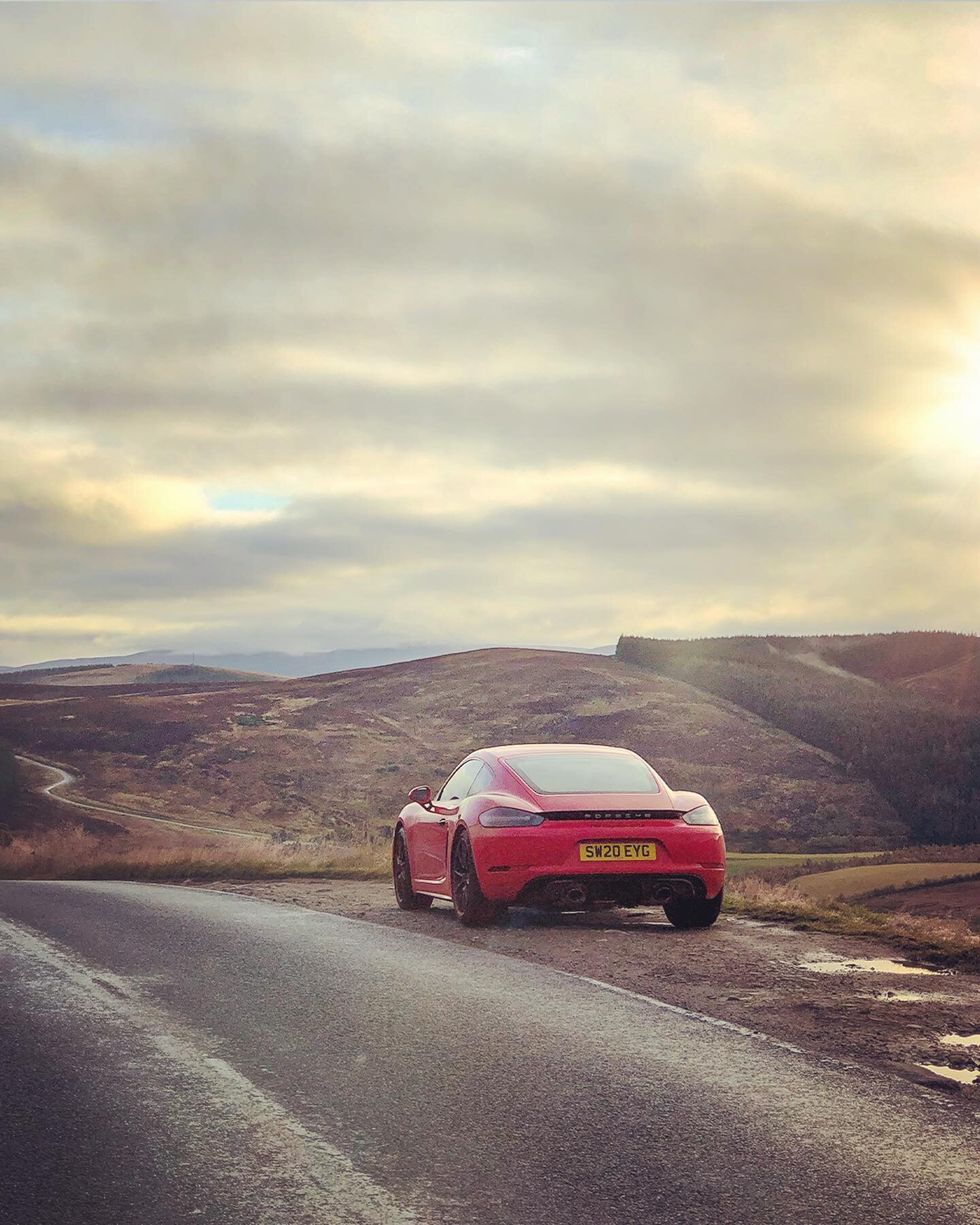 8:00 am Sunday run in the Cairngorms today on a banging stretch of road near Tomintoul. Close to 3000 miles now on the gts 4.0 and i love this new engine. #flat6 #porsche #cairngorms #oldmilitaryroad #caymangts
