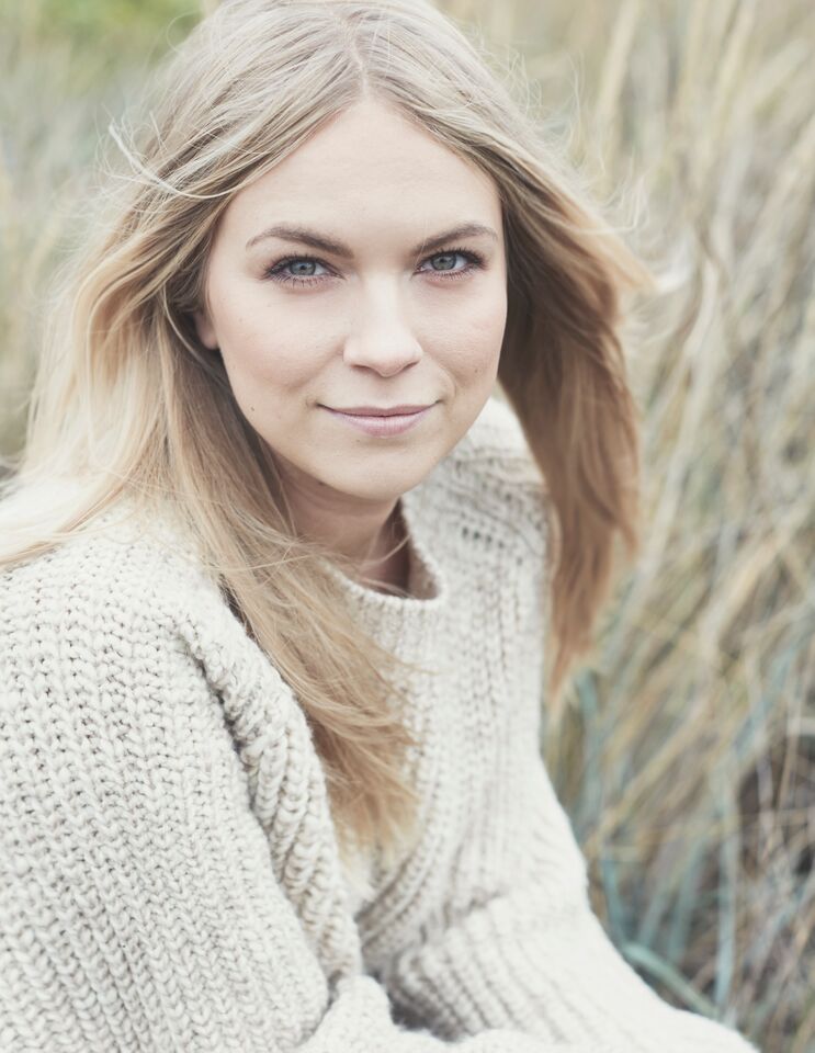 Photography for Ateena Kustannus| Writer Emmi-Liia Sjöholm