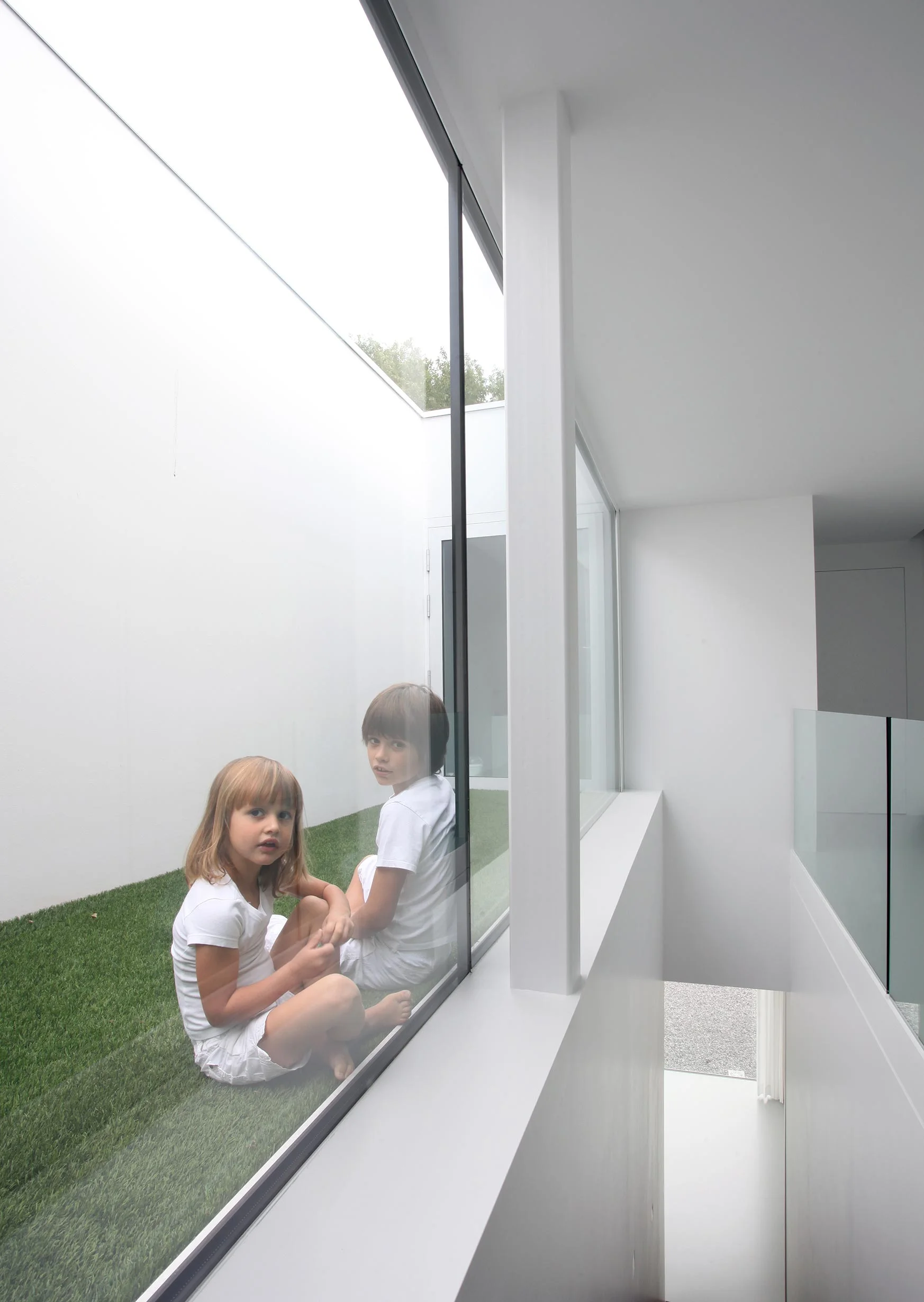 karla-menten-architecture-white-house-in-green-7.jpg