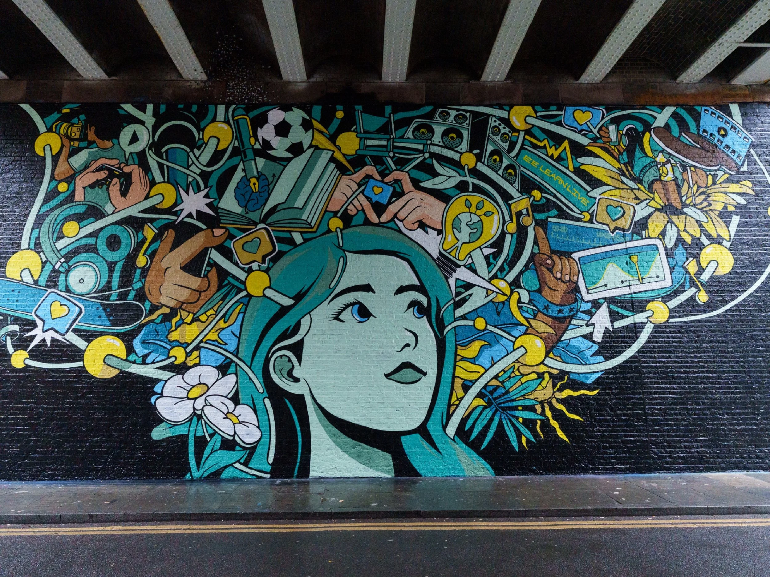 EE : The London mural Company 1 .jpg