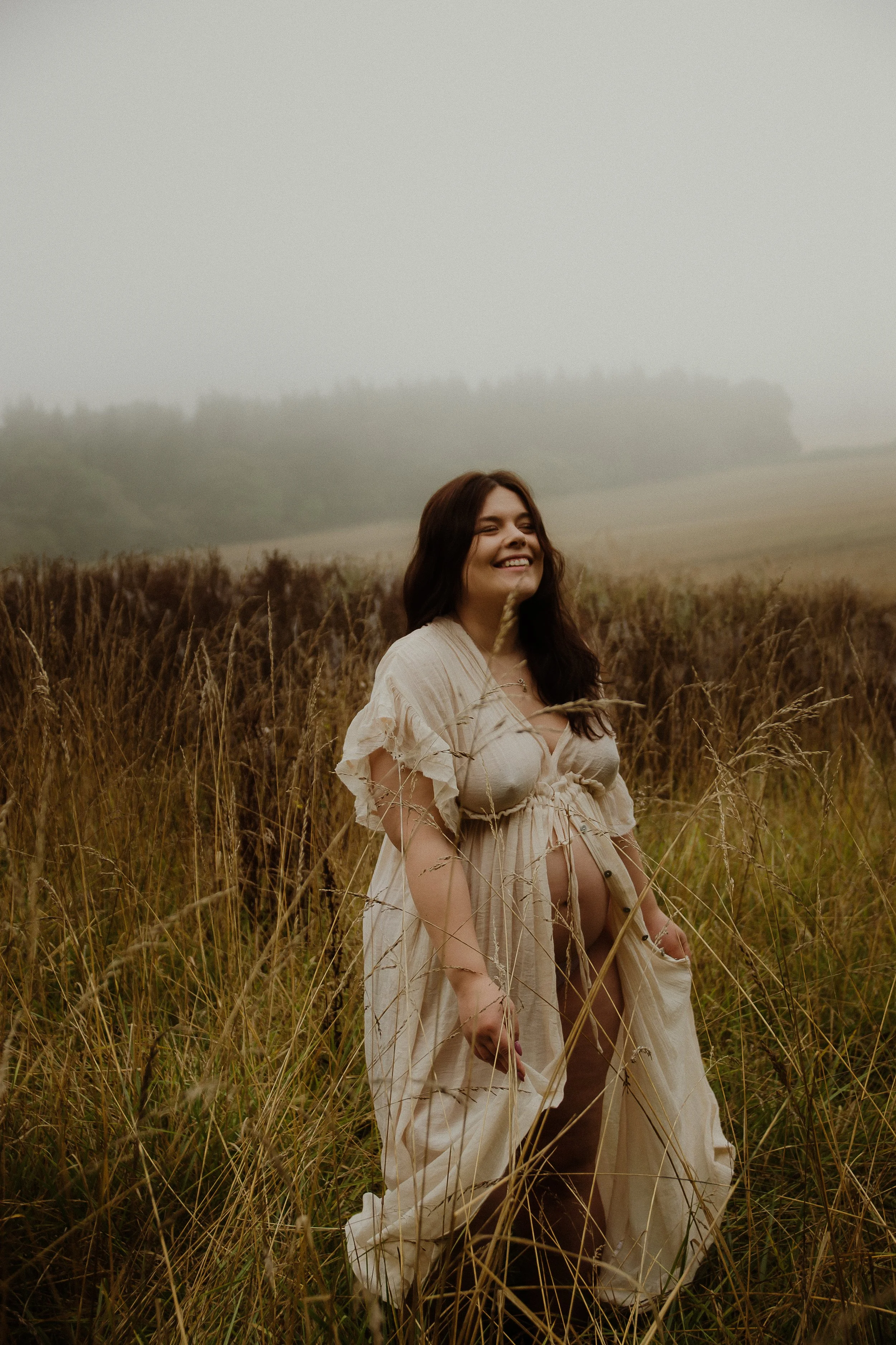 theuntoldphoto worcestershire outdoor forest lifestyle maternity photography session