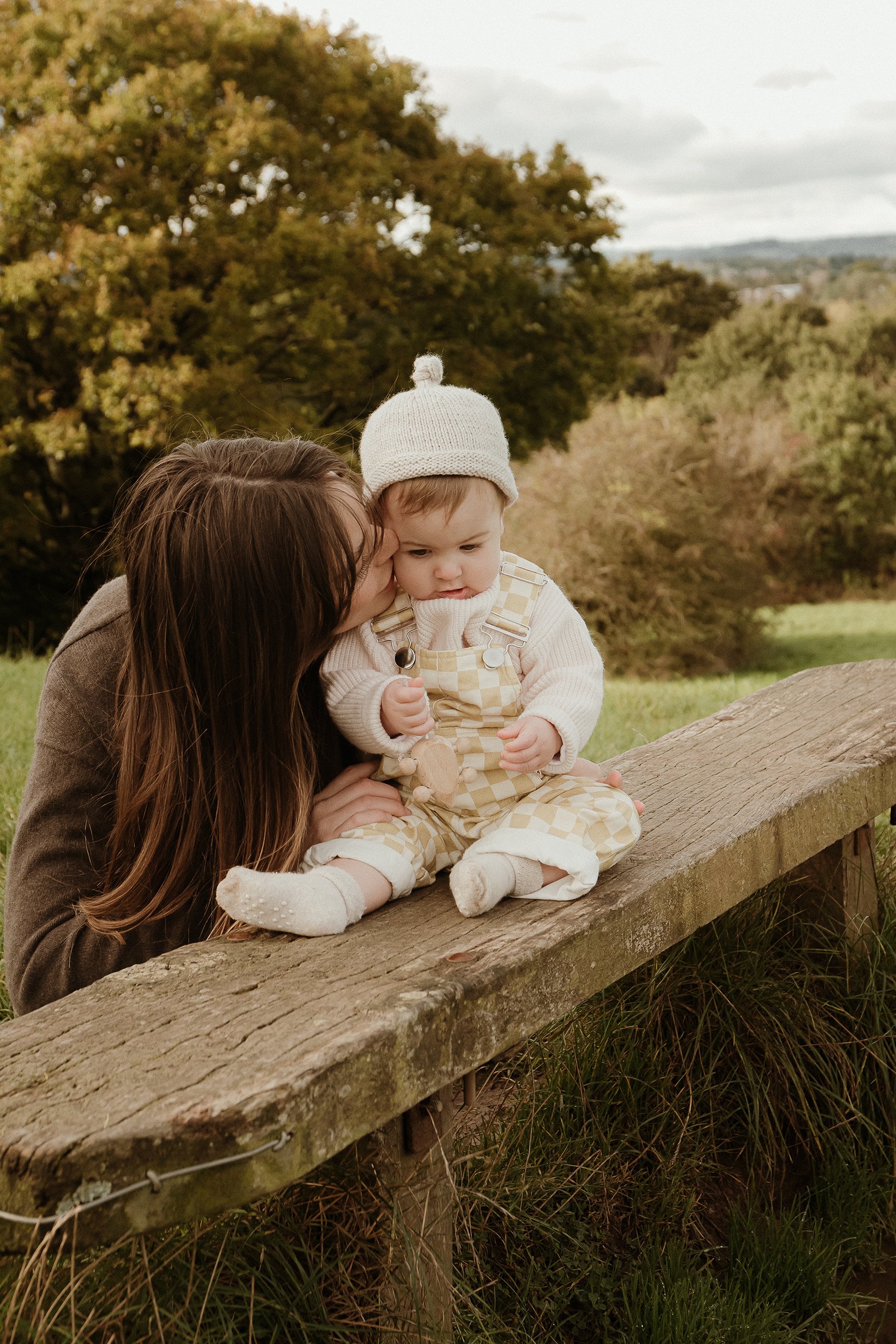 theuntoldphoto worcestershire outdoor family motherhood lifestyle photography session
