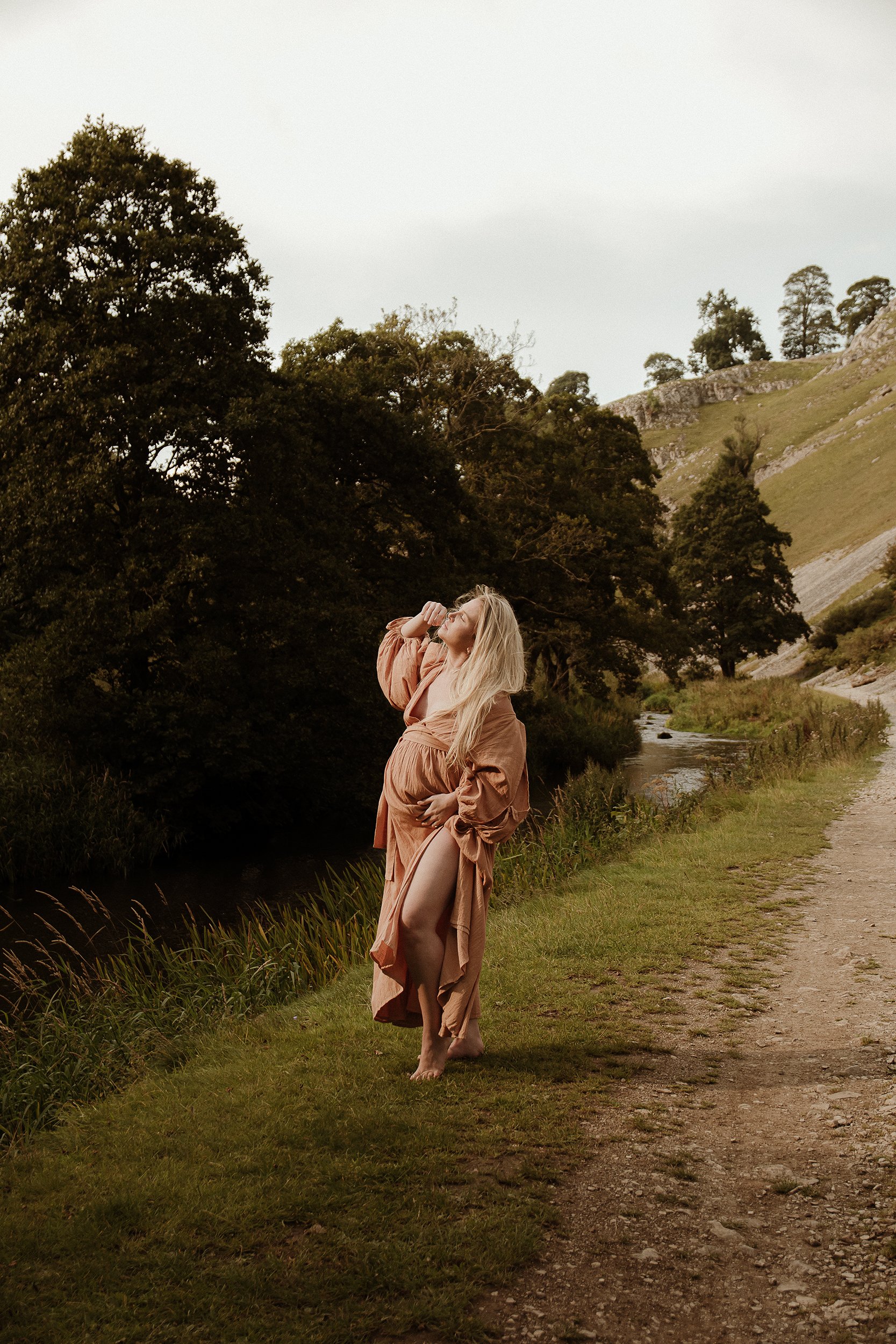 theuntoldphoto worcestershire outdoor forest maternity lifestyle photography session