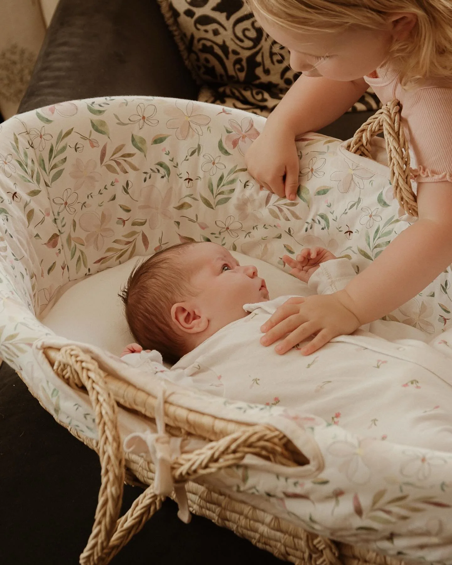 I&rsquo;d be lying if I said editing this gallery didn&rsquo;t give me the strongest sense of d&eacute;j&agrave; vu&hellip;

Some sibling similarities are simply striking. Returning to families&rsquo; homes to capture a new little one feels like paus