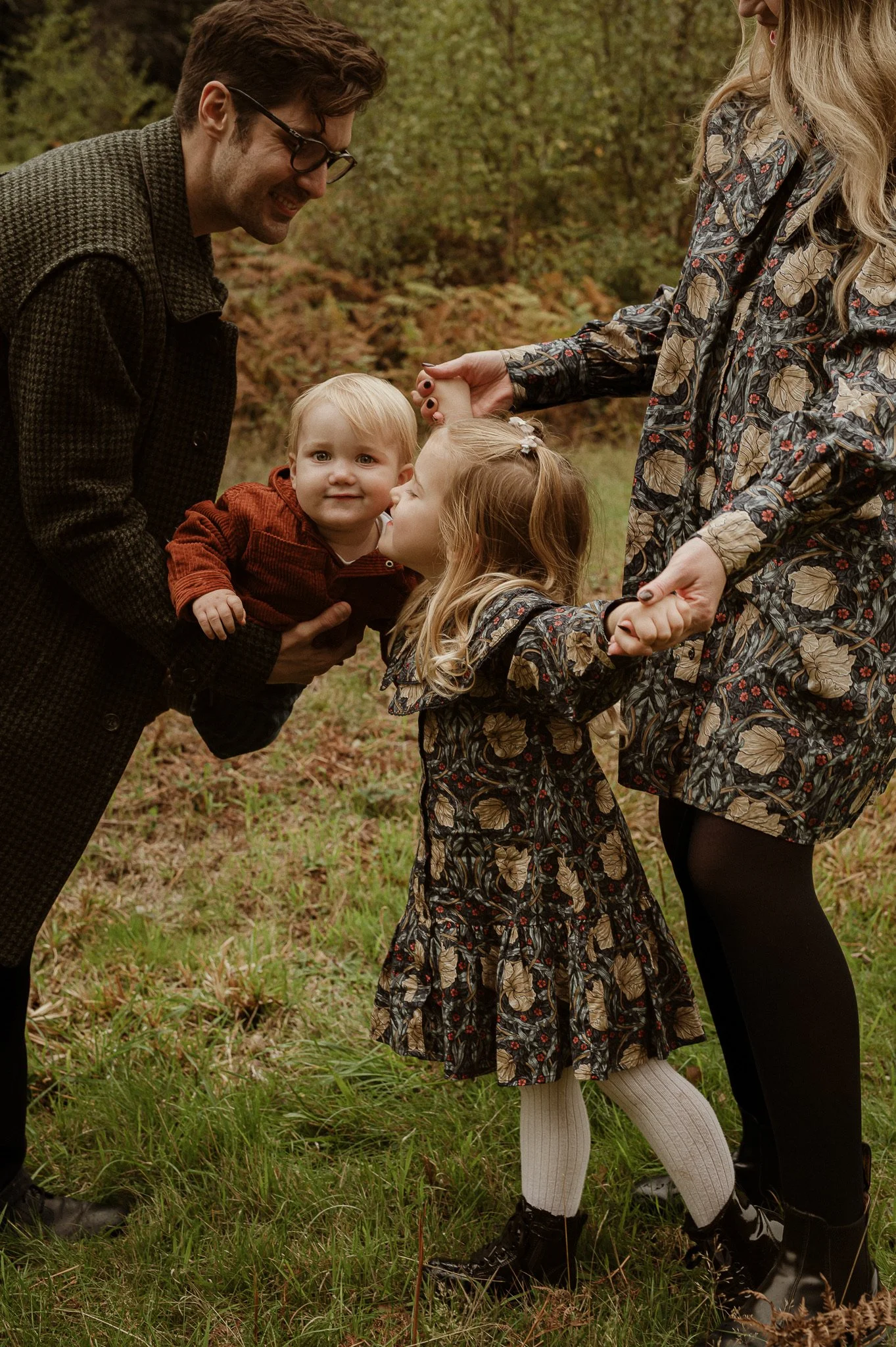 theUNTOLDphoto worcestershire outdoor family milestone photographer