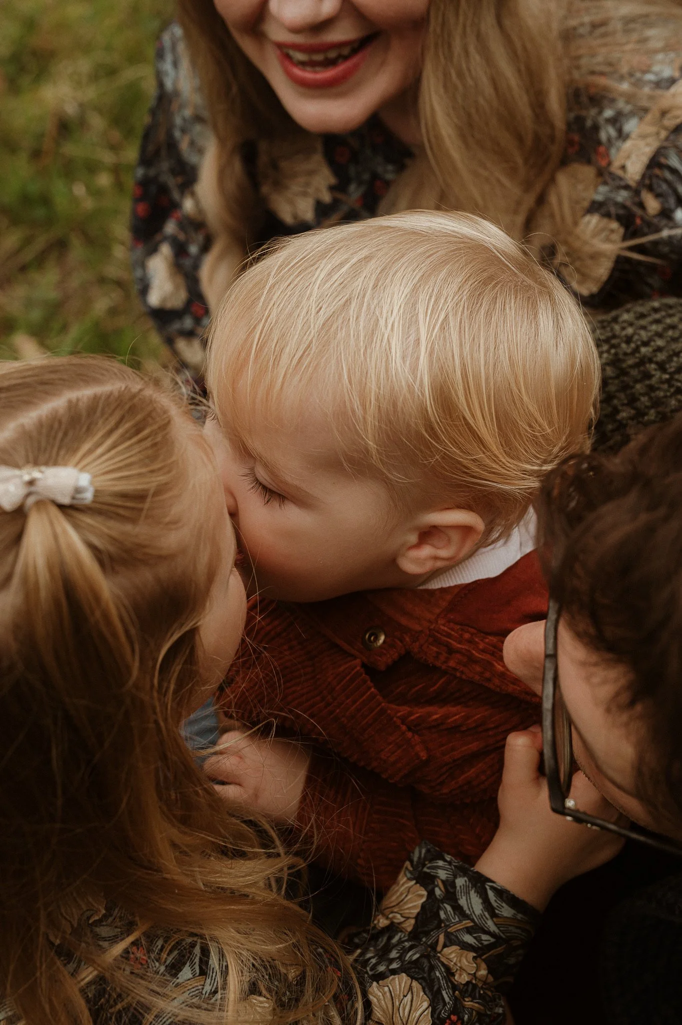 theUNTOLDphoto worcestershire outdoor family milestone photographer